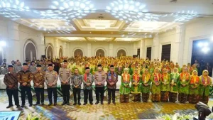 Kapolri Jendral Listyo Sigit Prabowo foto bersama tamu undangan dan peserta Tanwir I Aisyiyah di Jakarta