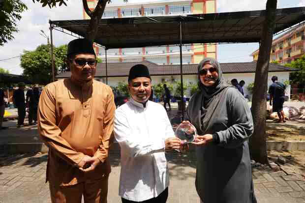 Persatuan Muhammadiyah Singapura Serahkan Hewan Qurban ke UMSU
