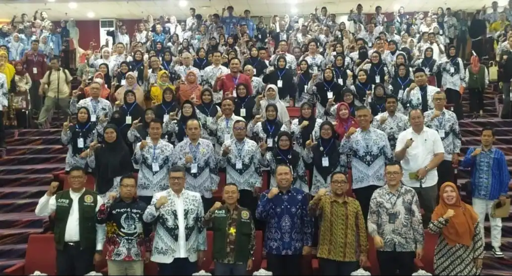 Wamen Fajar isi Seminar di Univ. Negeri Makassar tahun 2025