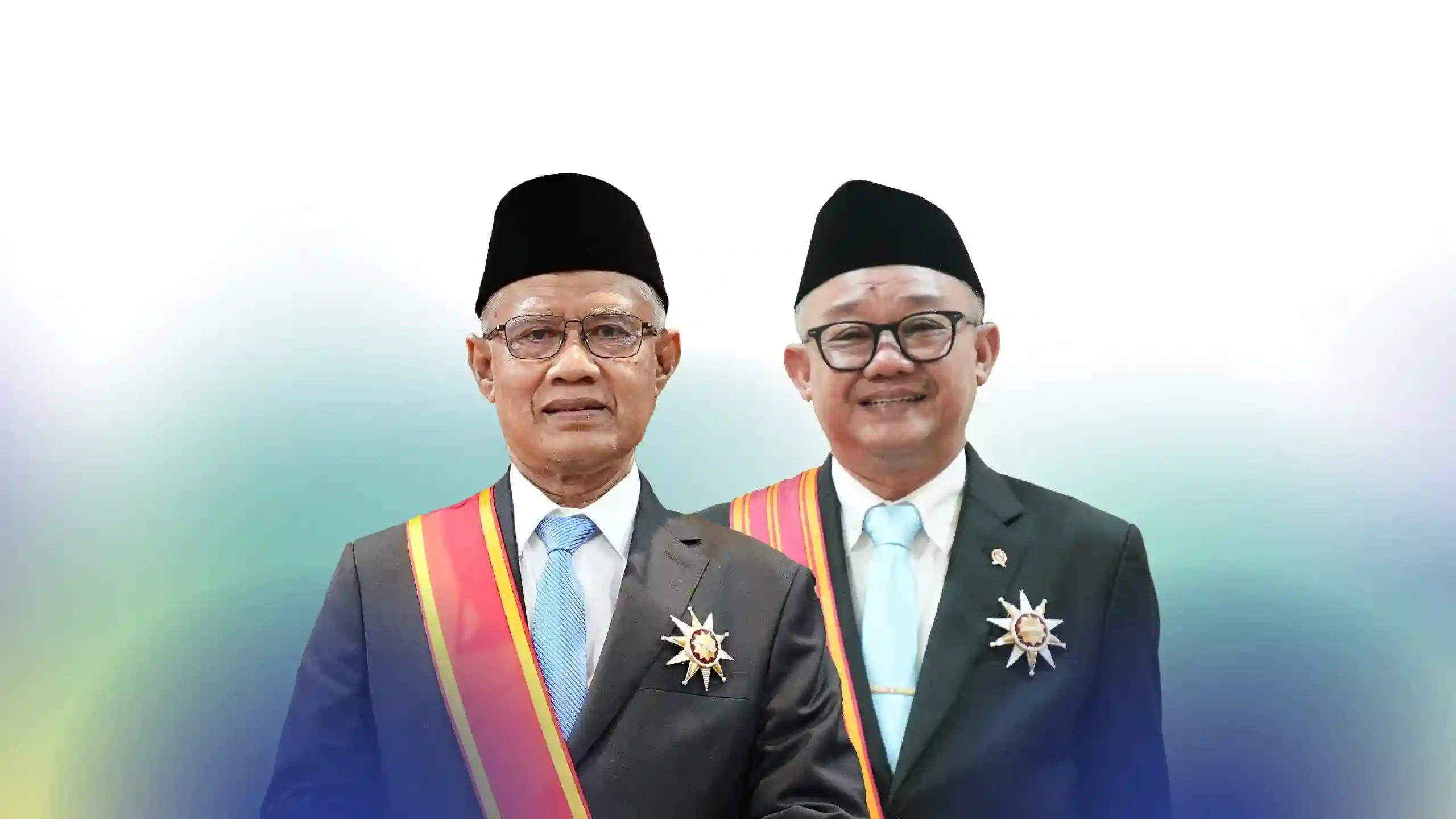 Ketum dan Sekum PP Muhammadiyah Terima Bintang Mahaputera Utama
