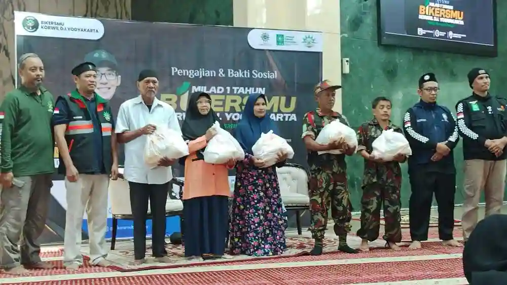 Milad Perdana BikersMu Korwil DIY Adakan Bakti Sosial