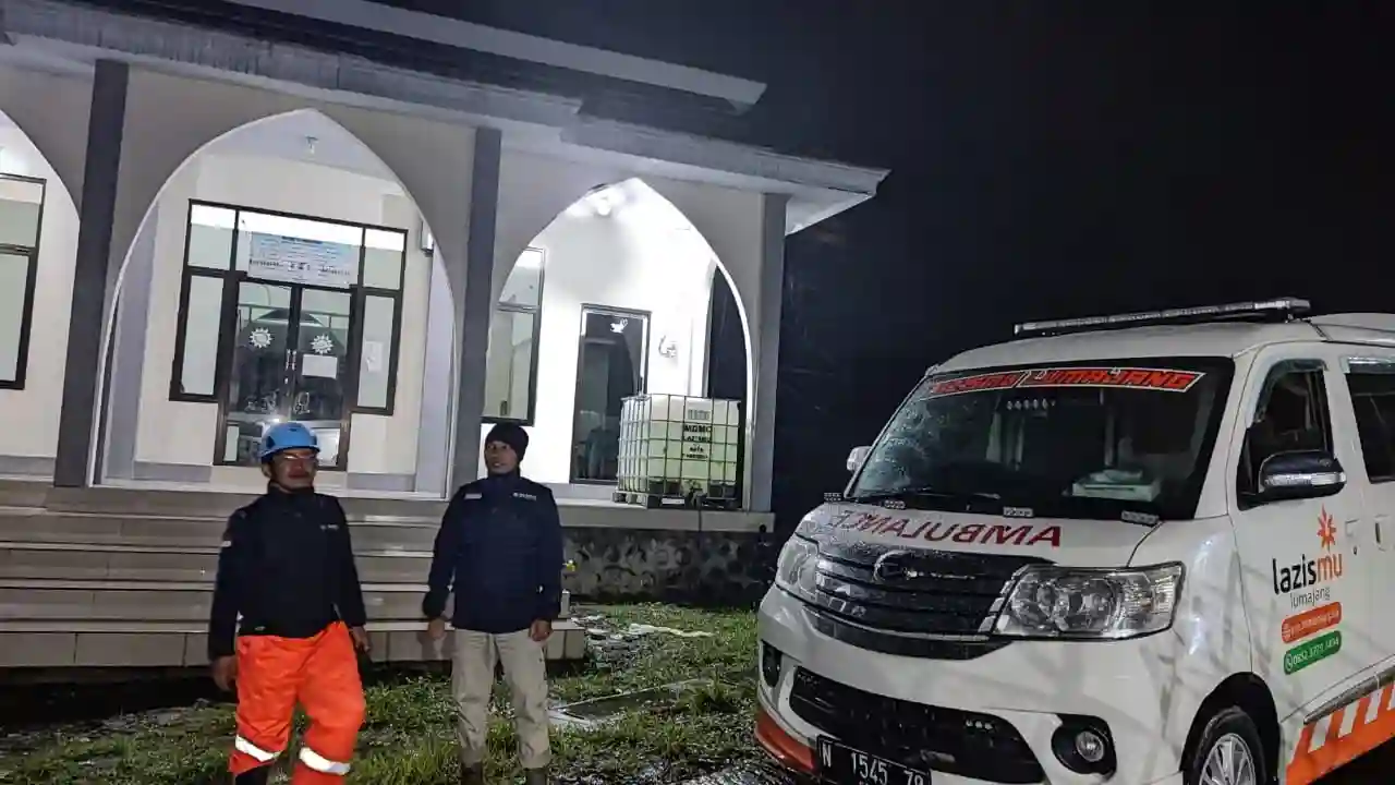 Gunung Semeru Erupsi, Relawan Muhammadiyah Lumajang Gerak Cepat Beri Layanan Darurat