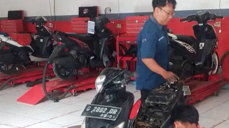 Peduli Korban Banjir SMK Muhammadiyah 1 Bumiayu Jawa Tengah Buka Layanan Bengkel Gratis