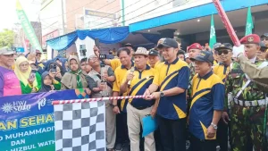 Ribuan Warga Muhammadiyah Solo Meriahkan Jalan Sehat Milad Muhammadiyah ke-113
