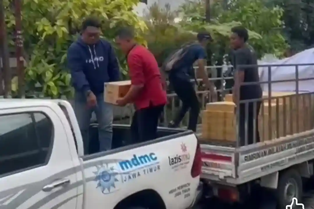 LAZISMU Jawa Timur Kirim 2400 Kaleng Rendangmu Bagi Penyintas Bencana ke Sumatra