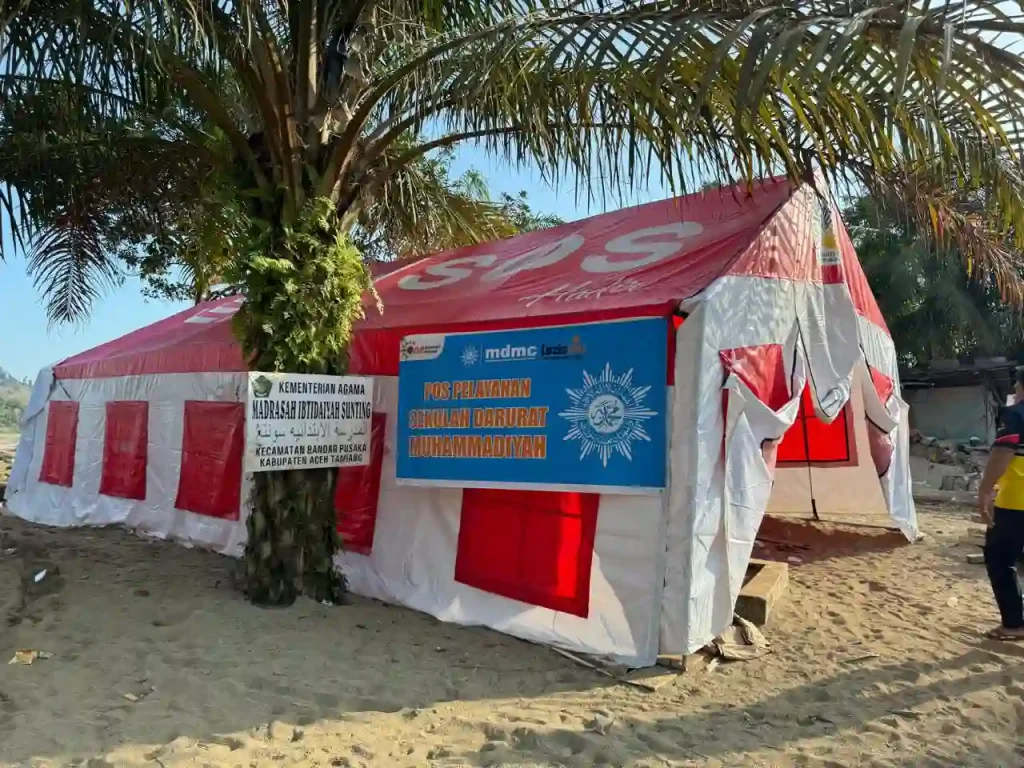Relawan Muhammadiyah Jawa Timur Dirikan Sekolah Darurat di Aceh Tamiang, Dukung Pemulihan Pasca Bencana