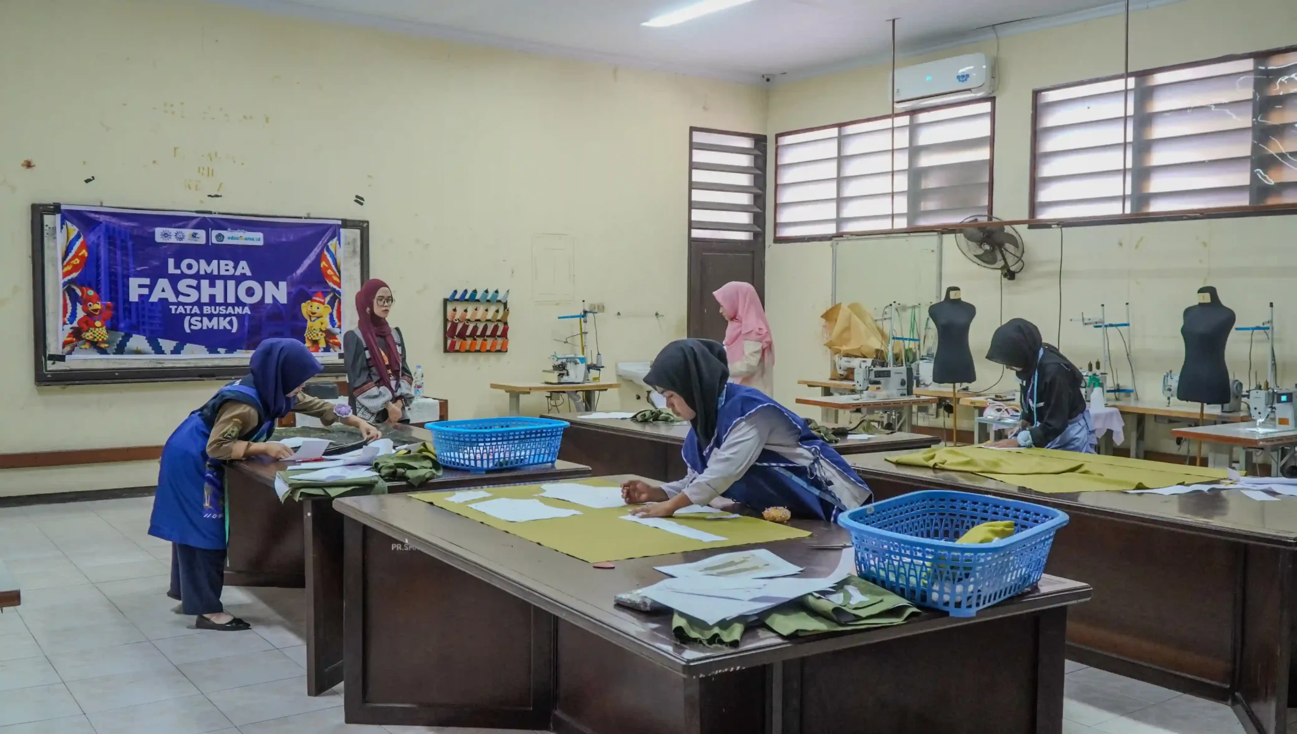 Lomba Tata Busana OlympicAD VIII Makassar Jadi Ajang Desainer Muda Bersinar Ciptakan Busana Muslimah Ready To Wear