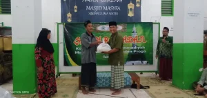 Semarakkan Safari Ramadan PDM Kulon Progo, LAZISMU Kulon Progo Tebar Kado Ramadan Bagi Jamaah