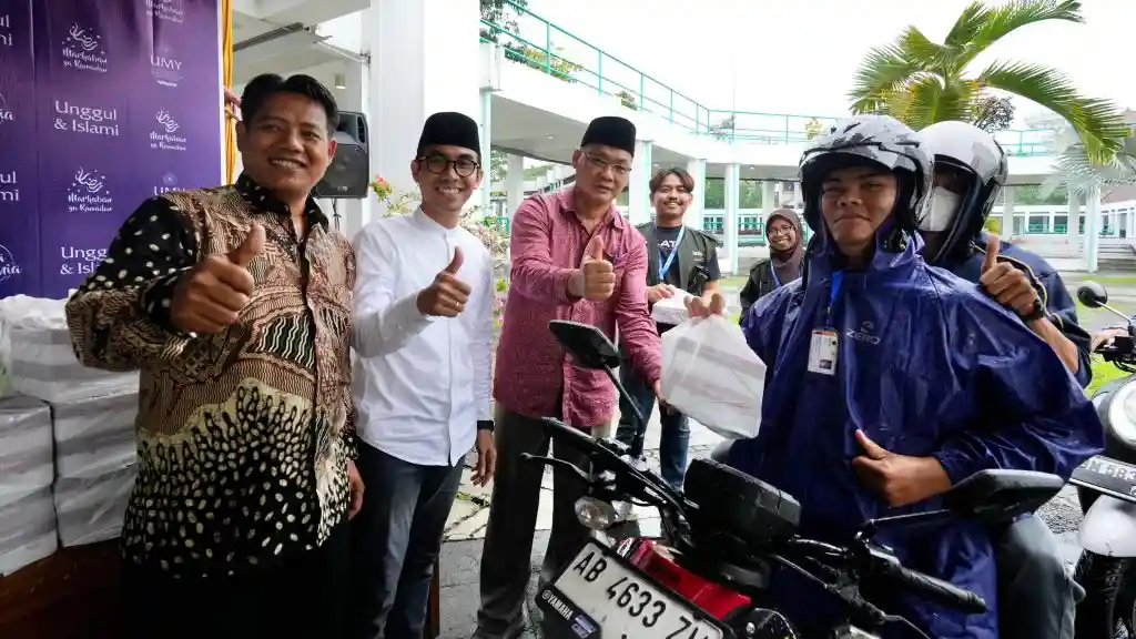 Universitas Muhammadiyah Yogyakarta Bagi-bagi 4.000 Porsi Takjil Gratis Setiap Hari Selama Ramadan