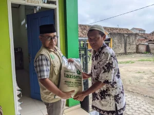 LAZISMU Al-Muttaqin Pringsewu Selatan Salurkan 400 Kg Beras untuk Mustahik