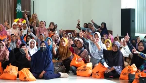 LAZISMU Banyumas Salurkan 150 Kado Ramadan bagi Lansia