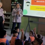 Mahasiswa KKN Universitas Muhammadiyah Gresik Edukasi Bahaya Gadget di TK Dharma Wanita Gresik