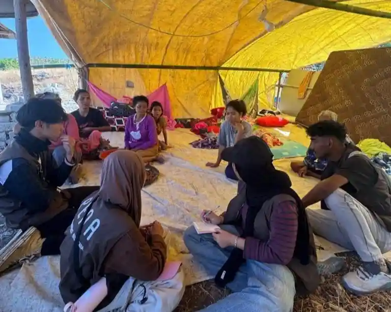 Di Tengah Gempa Susulan, Mahasiswa KKN UMY Pilih Bertahan Dampingi Warga Sambi Rampas NTT