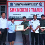 Dukung Pendidikan di Pulau Miangas, Kemendikdasmen Serahkan Starlink dan 30 Laptop