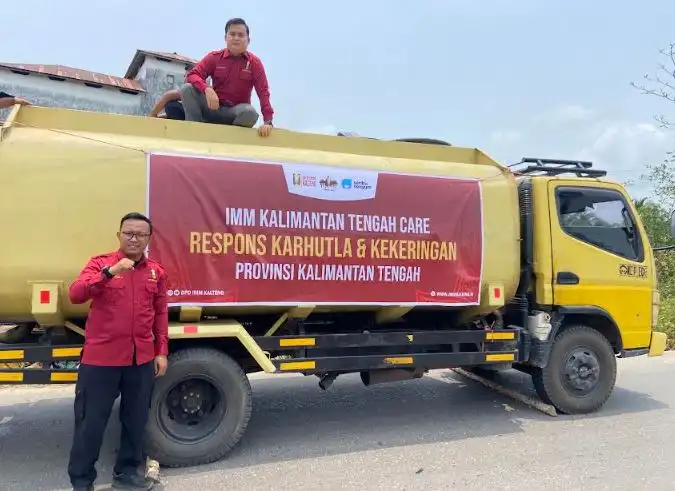 Ikatan Mahasiswa Muhammadiyah Kalimantan Tengah Salurkan 20.000 Liter Air Bersih hingga Healthy Kit