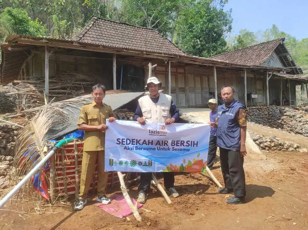 Kekeringan Melanda Puluhan Desa di Pacitan, LAZISMU Gerak Cepat Salurkan Air Bersih